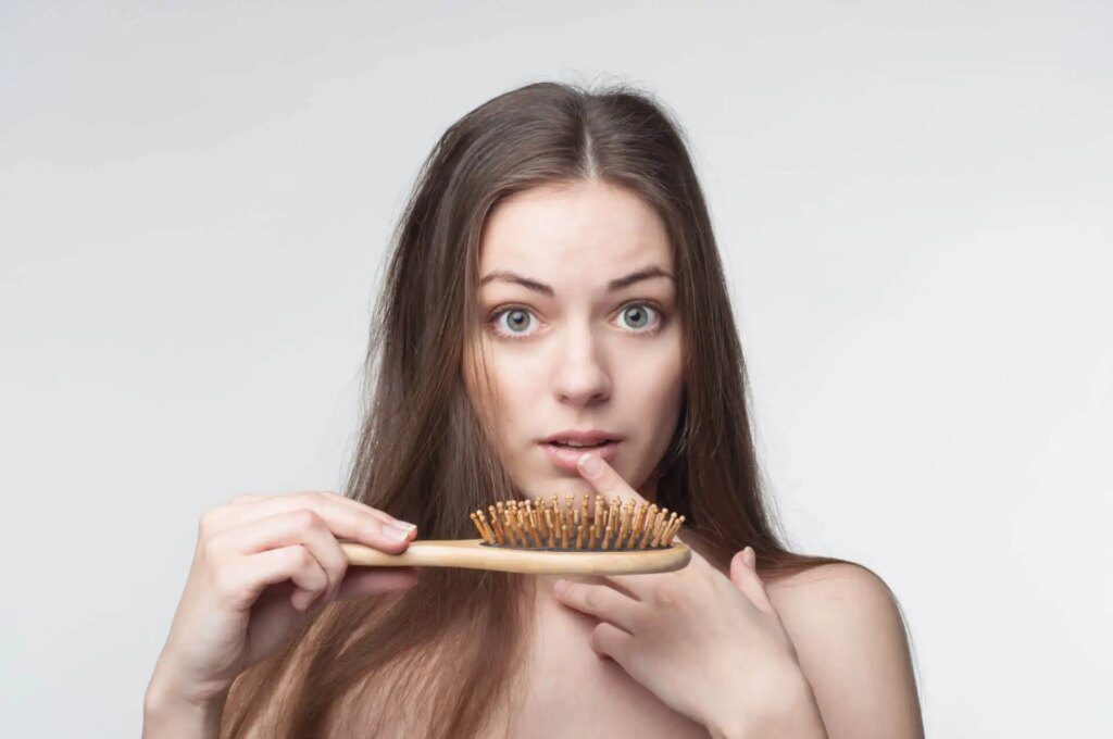Chute de cheveux : comment réagir efficacement pour retrouver une chevelure abondante