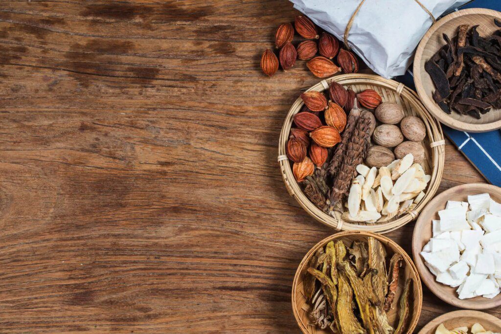 Médecine chinoise et phytothérapie : un duo énergisant Médecine chinoise et phytothérapie : un duo énergisant