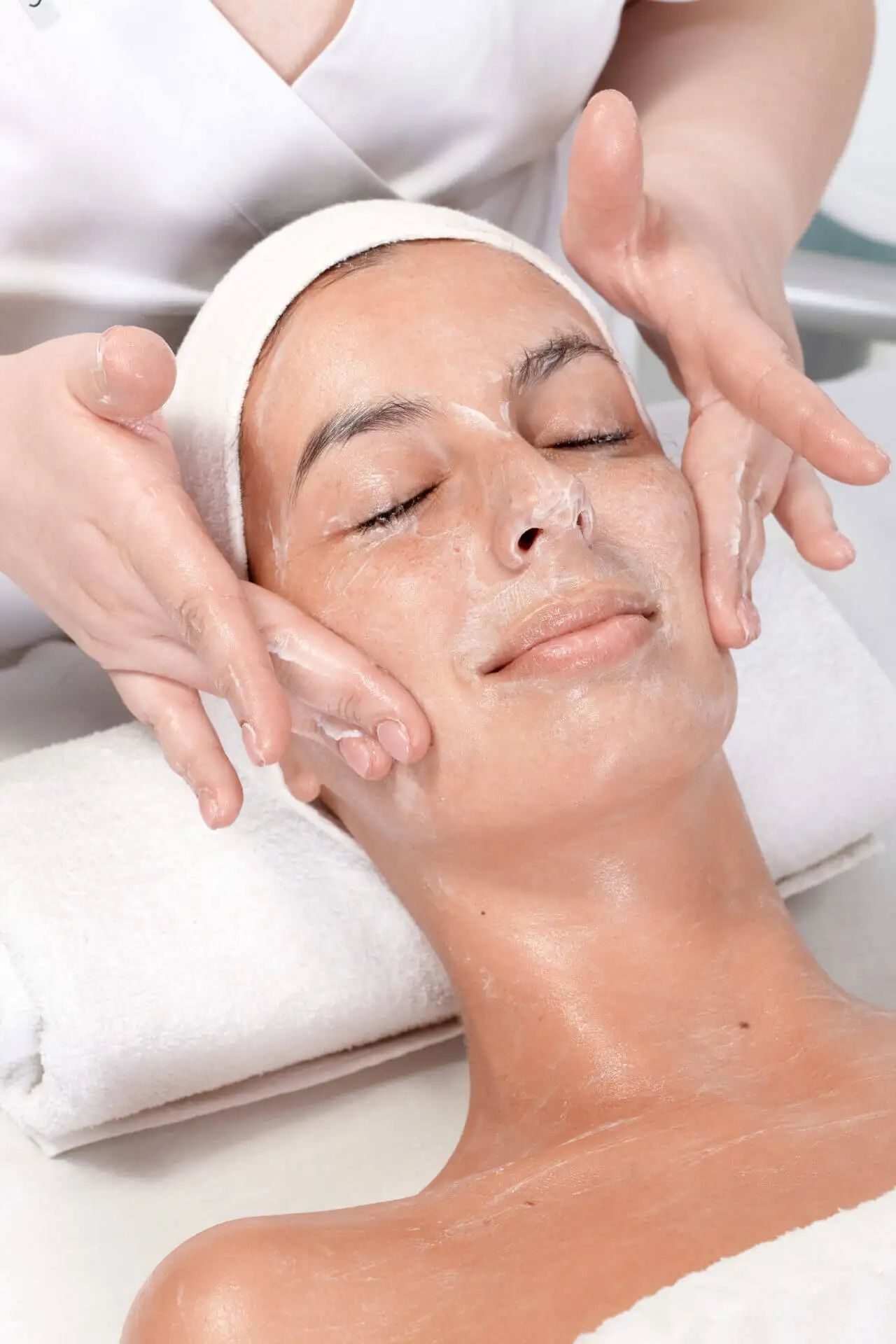 Découvrez le facialisme : une nouvelle approche révolutionnaire des soins du visage