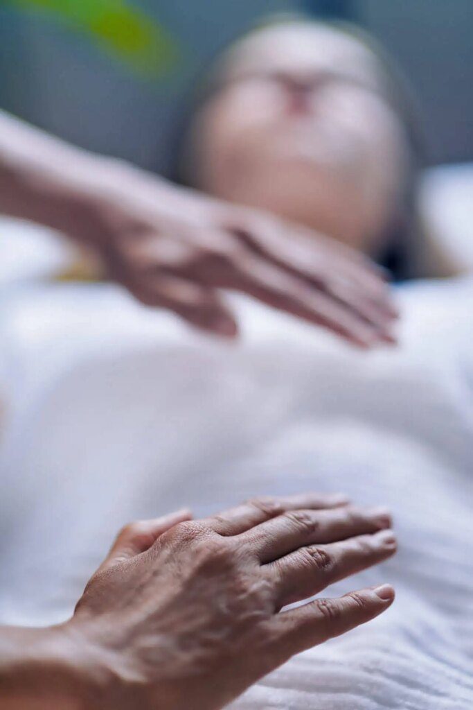 Découvrez les pouvoirs curatifs du reiki : un guide complet sur la thérapie énergétique reiki, les massages et les rituels du monde Découvrez les pouvoirs curatifs du reiki : un guide complet sur la thérapie énergétique reiki, les massages et les rituels du monde