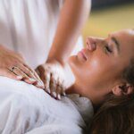 Les origines et l'histoire du Reiki : une exploration de sa fondation par Mikao Usui et son évolution