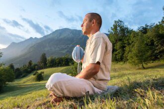 Comment intégrer le reiki dans votre routine de bien-être en 2025