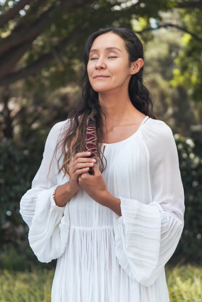 Découvrez comment l'énergie se déplace à travers les chakras Découvrez comment l'énergie se déplace à travers les chakras