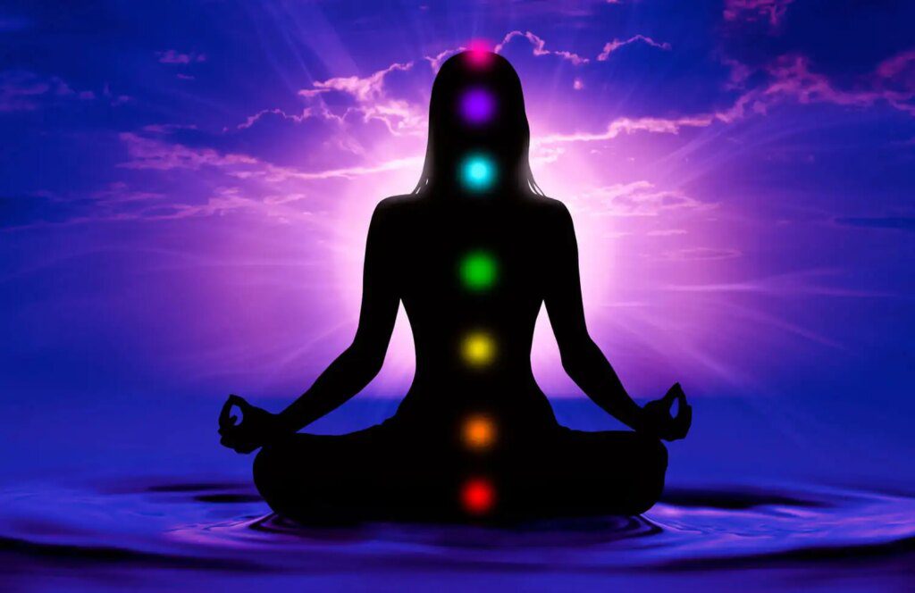 Découvrez comment l'énergie se déplace à travers les chakras Découvrez comment l'énergie se déplace à travers les chakras