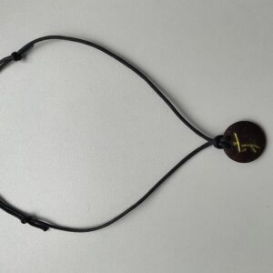 Collier de protection énergétique avec noeuds coulissants