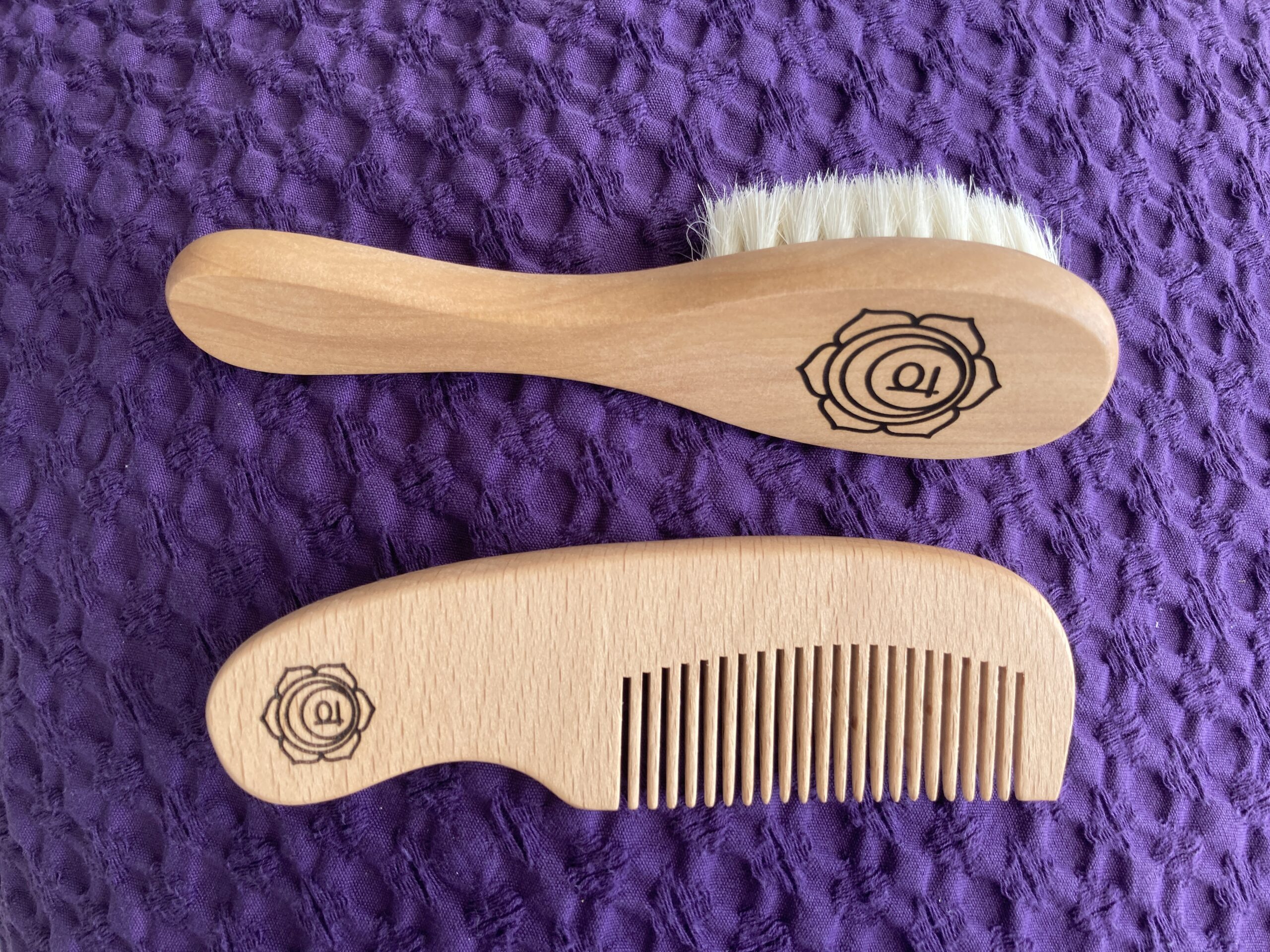 Brosse et peigne énergétiques pour bébé – Image 2