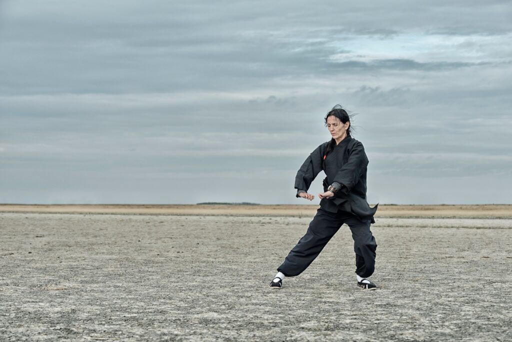 Initiation au Qi Gong : mouvements essentiels pour un équilibre énergétique durable Initiation au Qi Gong : mouvements essentiels pour un équilibre énergétique durable