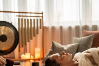 L’art de la relaxation profonde par les bains sonores à domicile